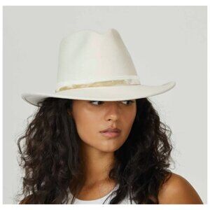 Freya. NWOT. Sycamore White Wool Hat with Velvet Ribbon. Size M/L.
